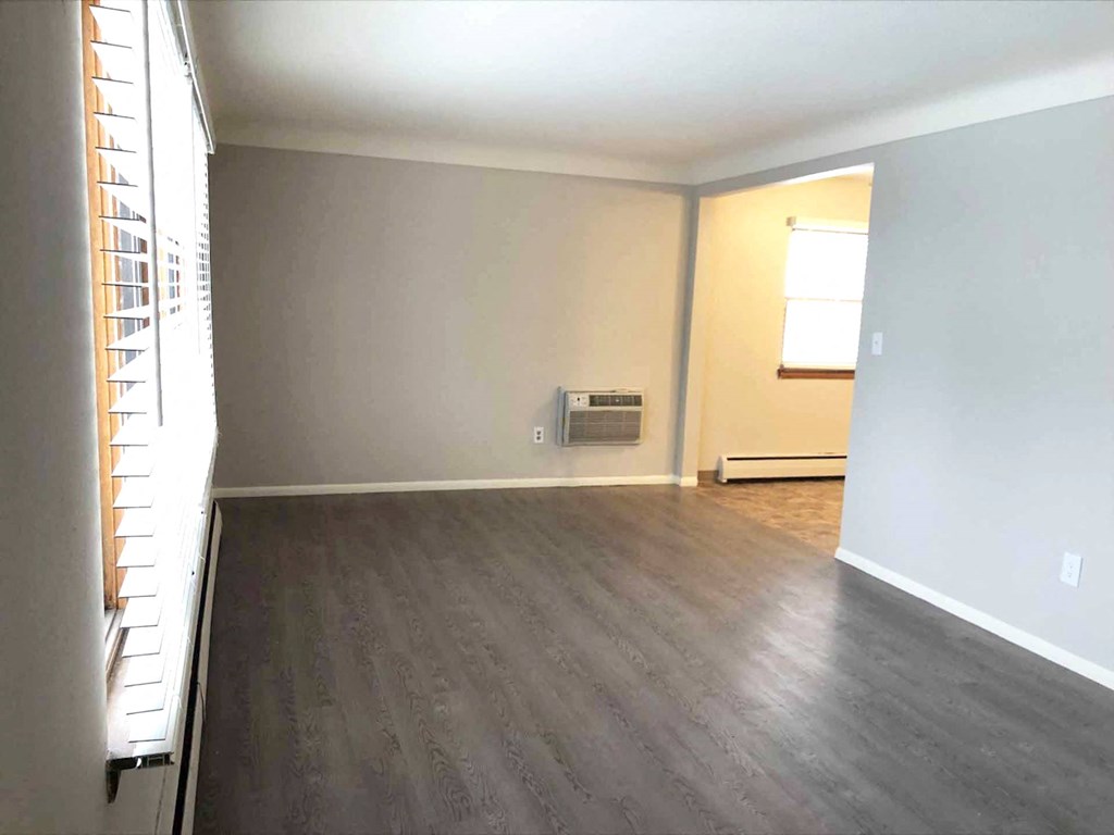 St. Paul Apartments, Living room