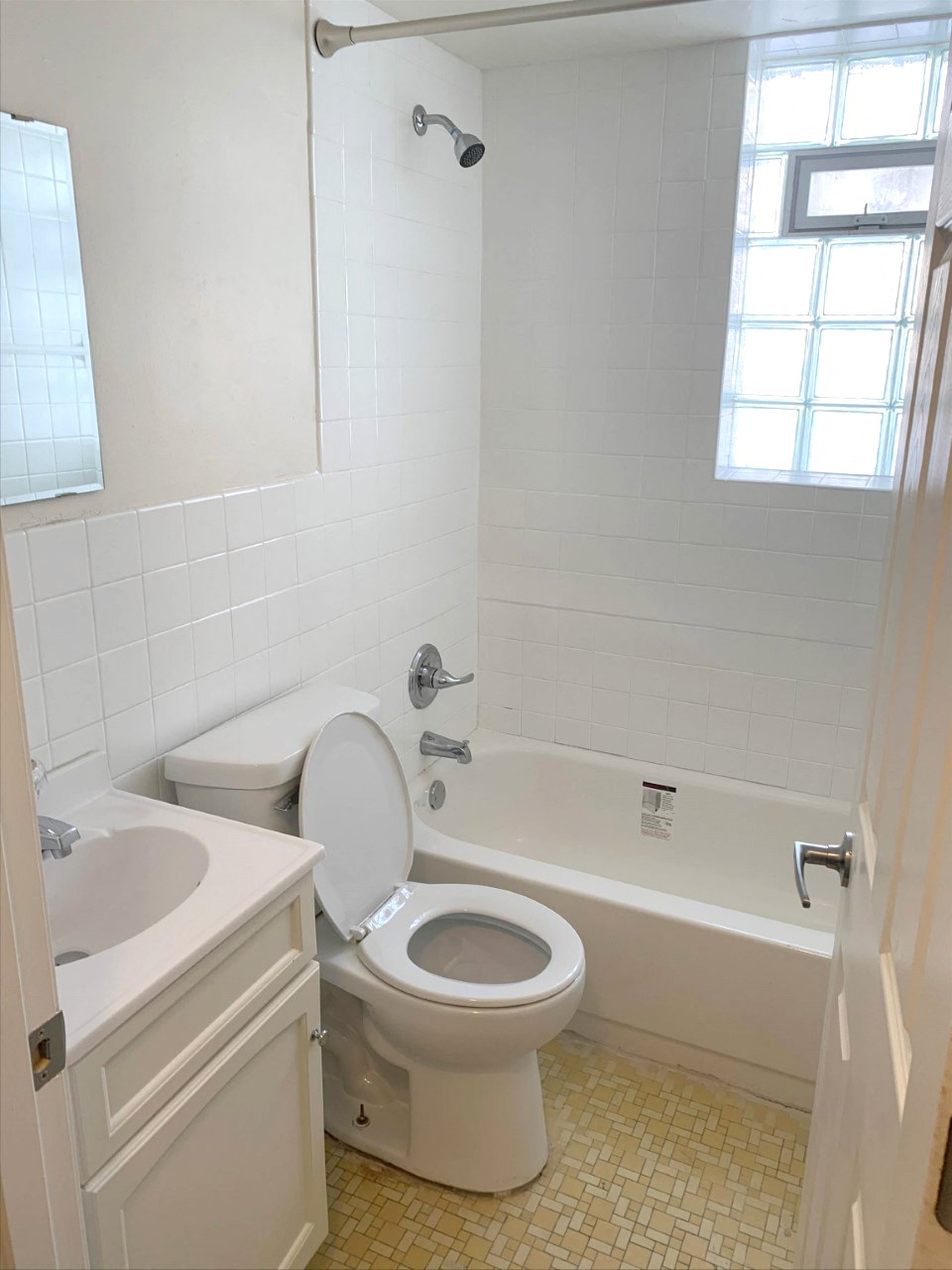 Adrian Street Flats Bathroom, St. Paul, Minnesota