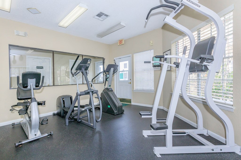 the gym at the preserve at polk apartments
