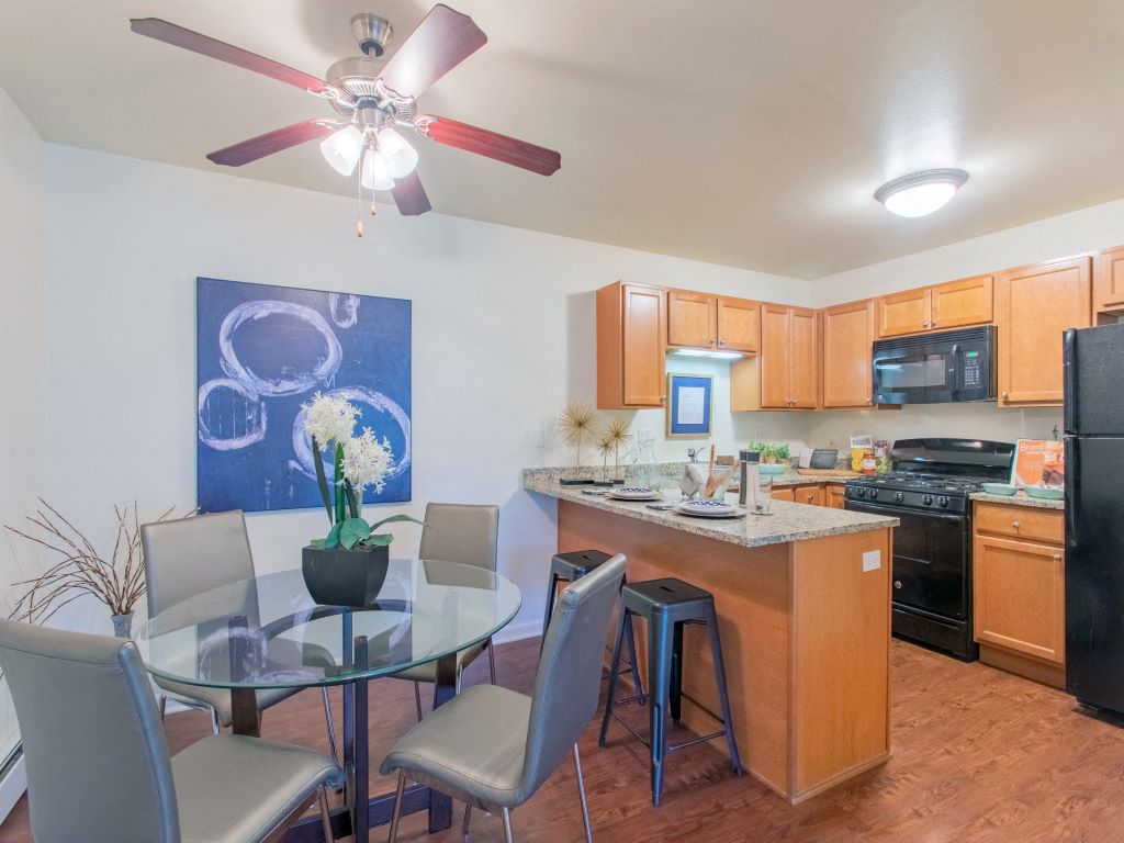 Buffalo Creek Apartments is a similar property to Buffalo Creek located in Buffalo Grove