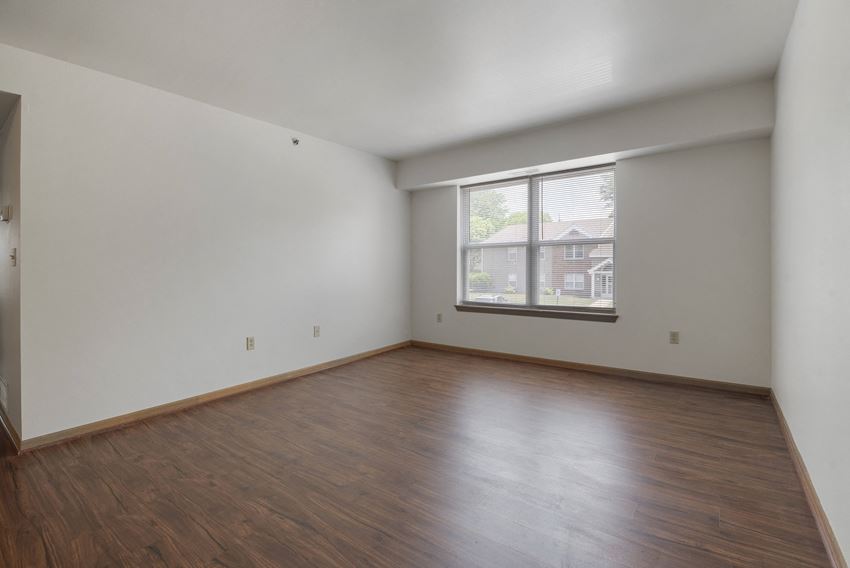 1905 W Riverside Blvd 2-3 Beds Apartment, Affordable for Rent - Photo Gallery