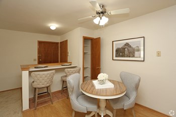Dining Room - Photo Gallery 6