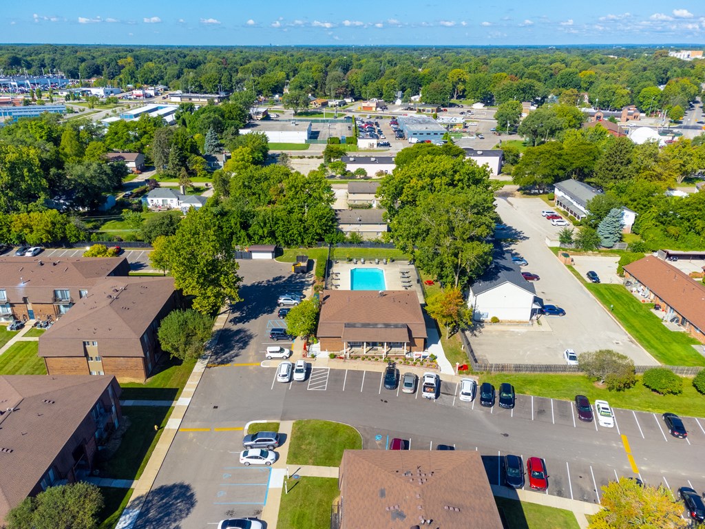 Aerial view with Pool at Knottingham Apartments in Clinton Township, MI