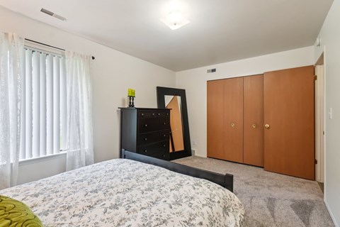 Beautiful bedroom in 2 bedroom apartment  in Clinton Township