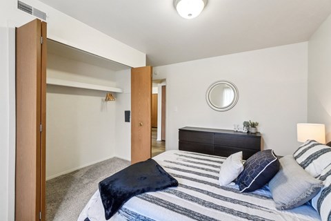 Beautiful bedroom in 2 bedroom apartment  in Clinton Township