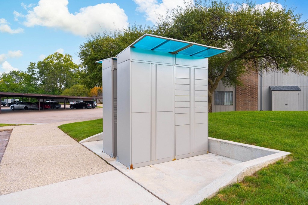 24/7 Package Lockers at Three Oaks Apartments, Troy, MI, 48098
