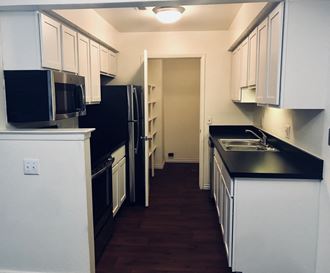 Kitchen Appliances Kitchen Appliances at Three Oaks Apartments, Troy, 46241