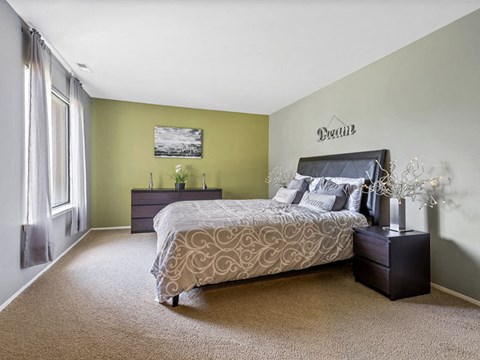 Bedroom at Franklin River Apartments, Southfield, MI