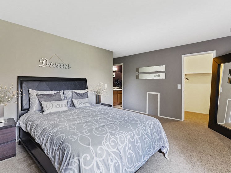 Bedroom at Franklin River Apartments, Michigan