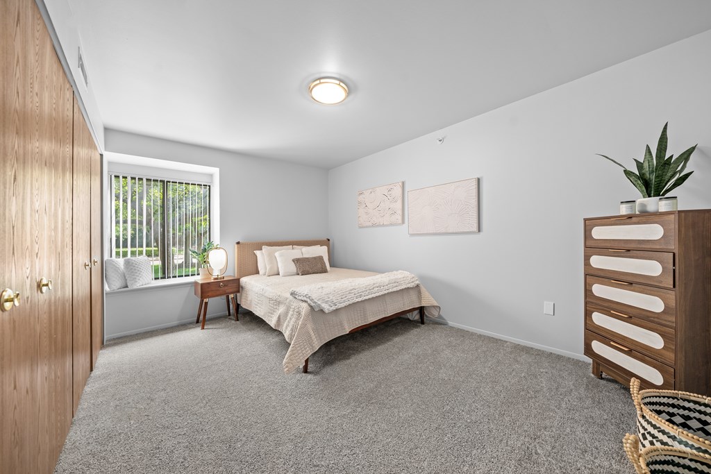 Beautiful bedroom in 2 Bedroom Apartment in Kalamazoo