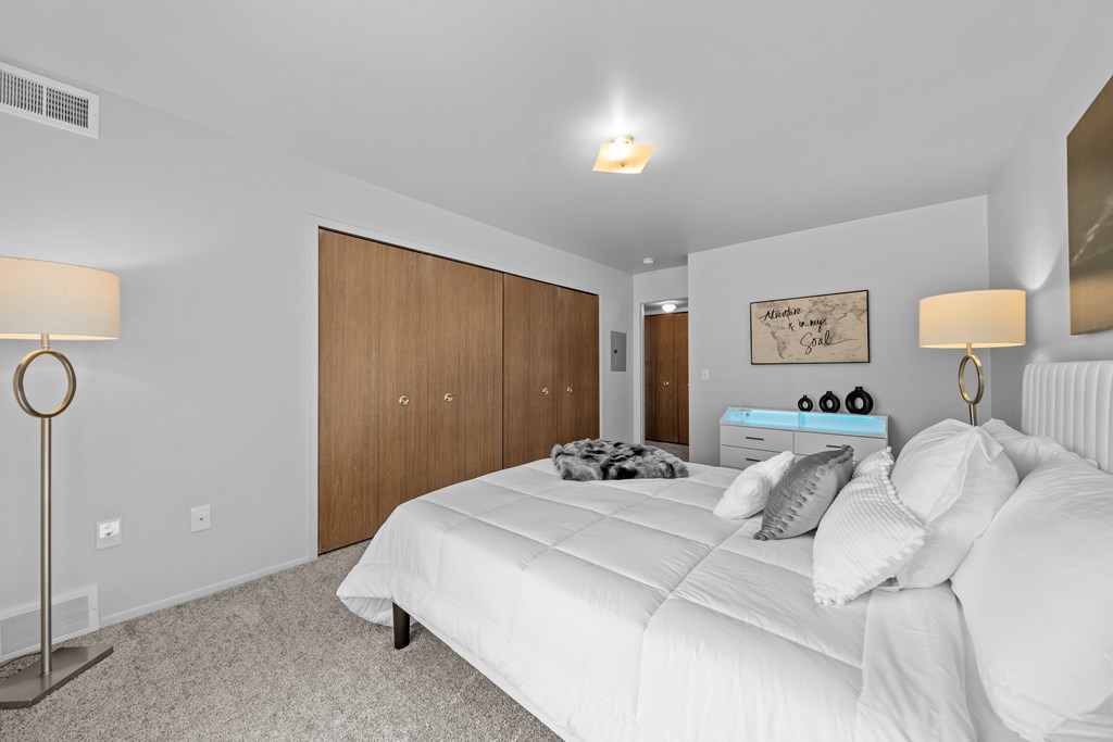 Beautiful bedroom in 2 Bedroom Apartment in Kalamazoo