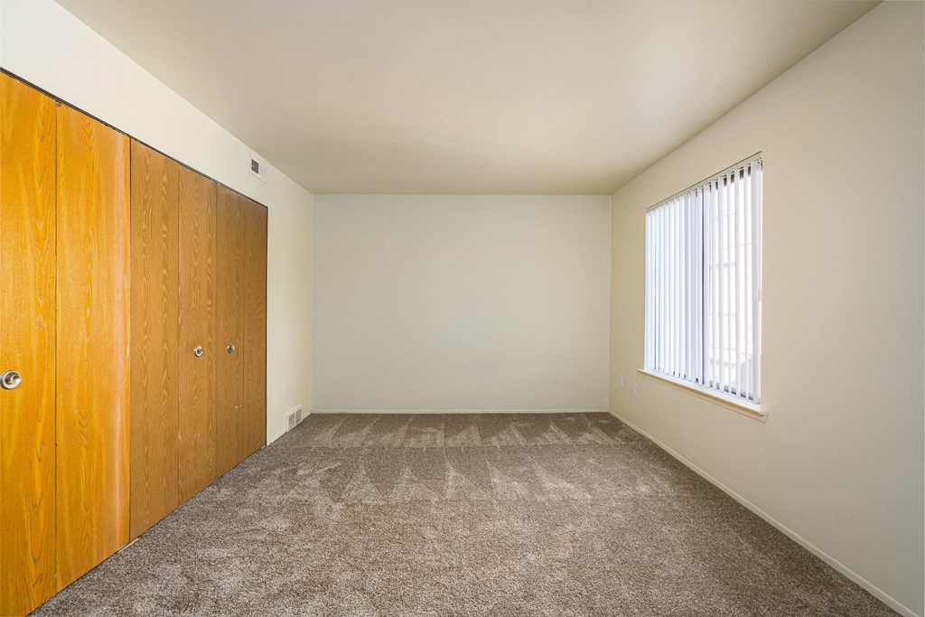 Bedroom at Franklin River Apartments, MI 48034