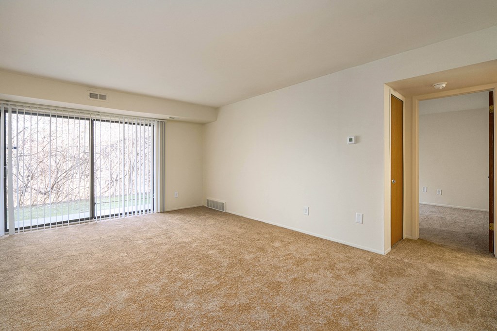 One Bedroom at Franklin River Apartments, MI 48034