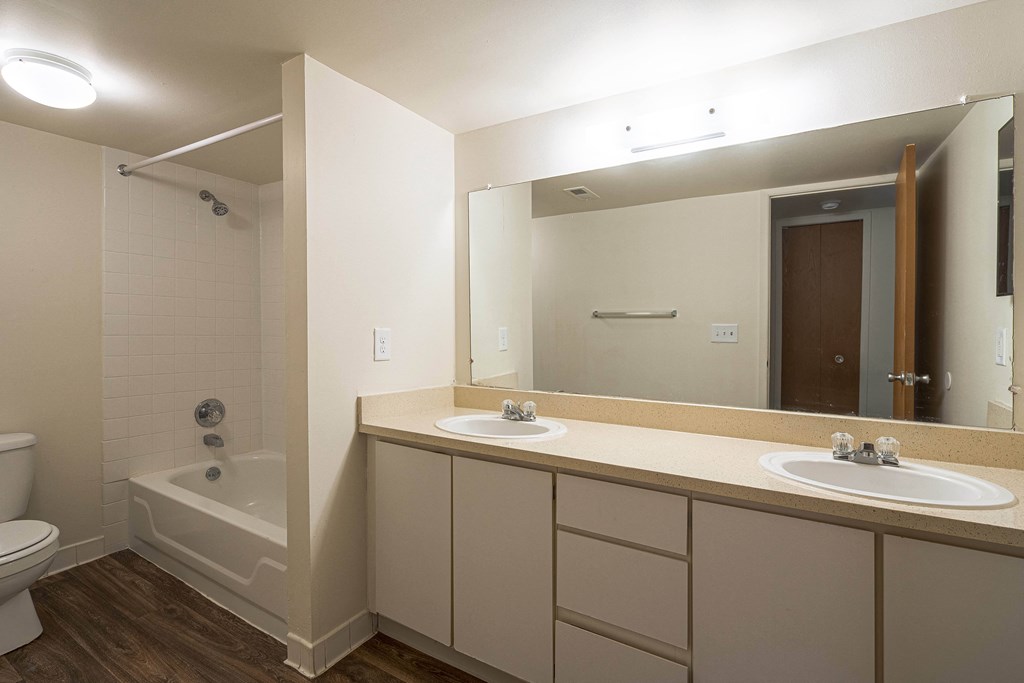 Bathroom at Franklin River Apartments, 48034