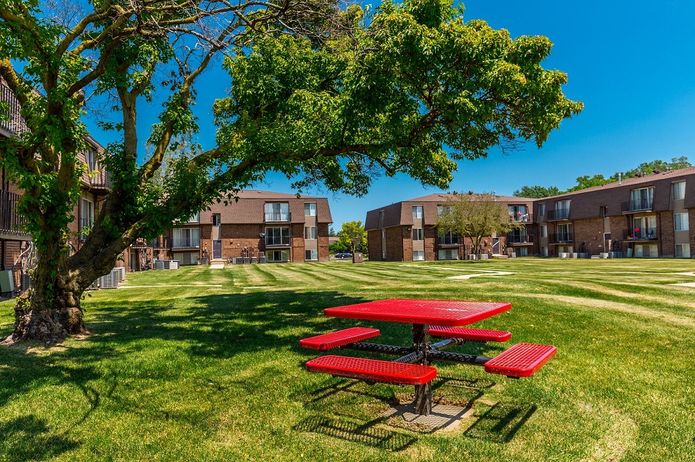 Picnic Area, Knottingham Apartments, Clinton Township, Michigan, 48036