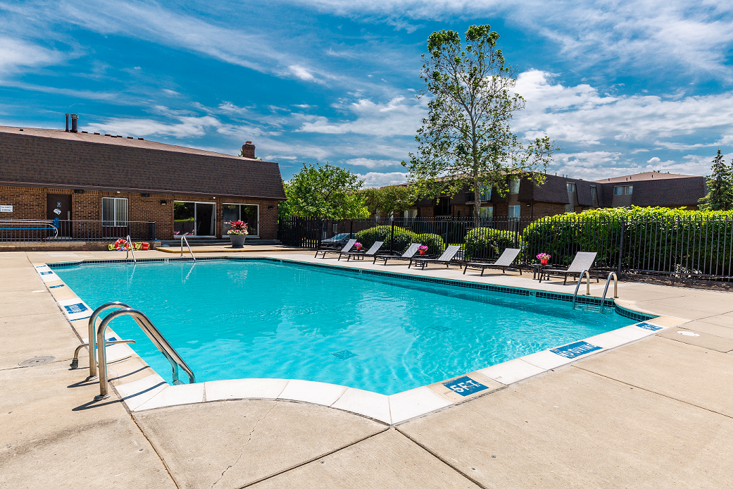 Heated Pool at Knottingham Apartments , MI