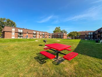 Spacious picnic area at Knottingham Apartments in Clinton Township, MI.