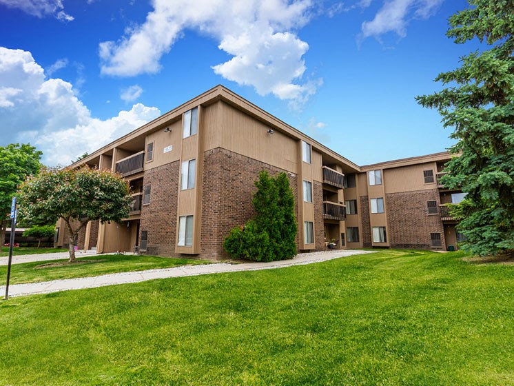 Exterior Building at Lakeside Village Apartments Clinton Township 48038
