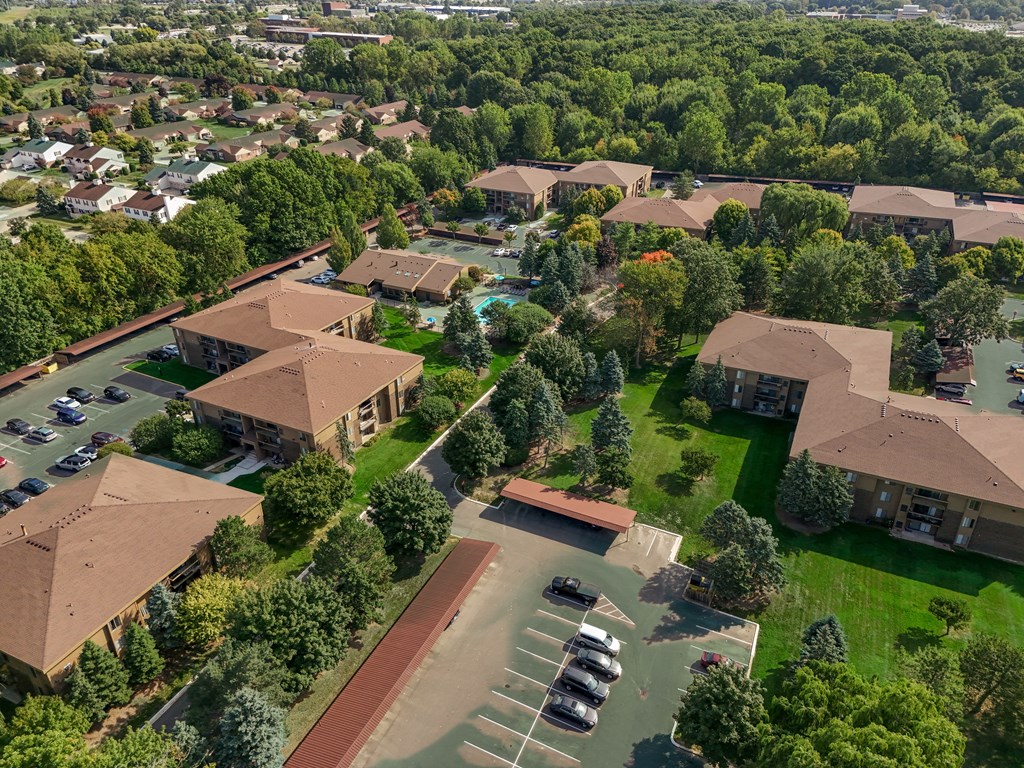 Exterior Building at Lakeside Village Apartments Clinton Township 48038