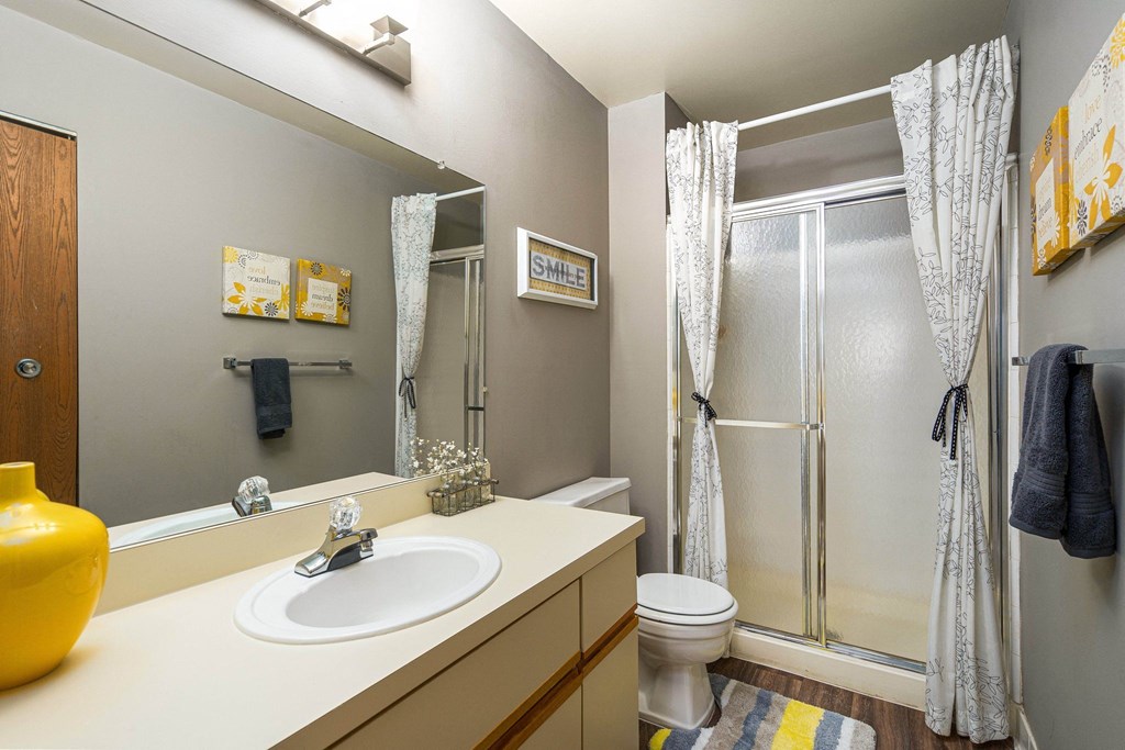 Park Lane Model Bathroomat Park Lane Apartments, MI 48033