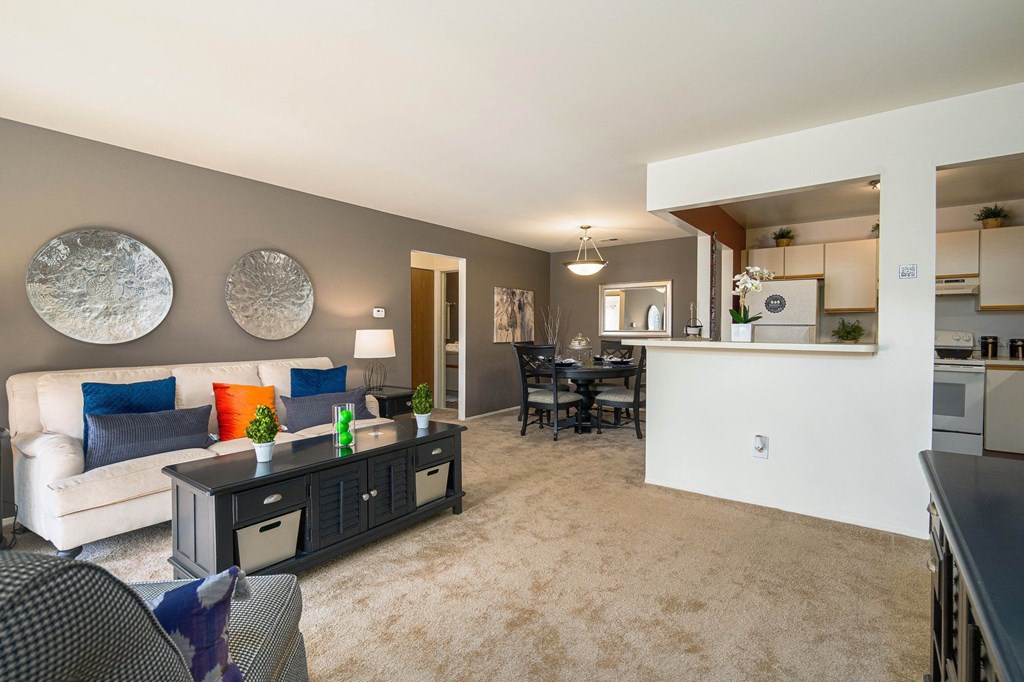 Park Lane Model Living and Diningat Park Lane Apartments, 48033