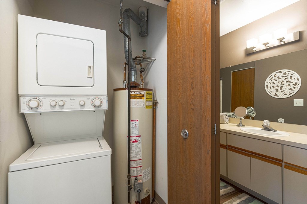 Park Lane In Unit Laundryat Park Lane Apartments, Southfield, MI, 48033