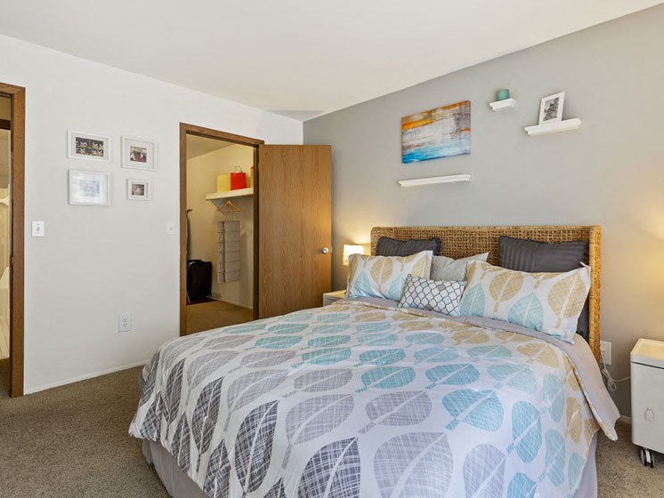 Beautiful Bedroom at Woodland Villa, Westland MI Near Livonia