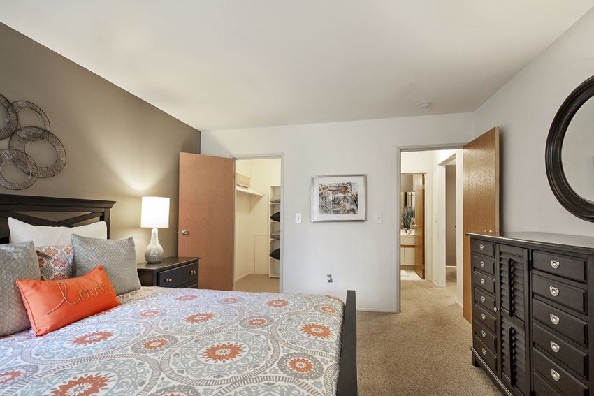 Large pet friendly bedroom Large pet friendly two bedrooms in Southfield MI - Photo Gallery