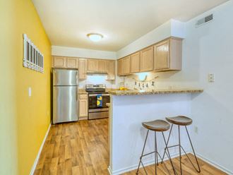 One bedroom kitchen with breakfast bar at Prentiss Pointe Apartments, Harrison Township