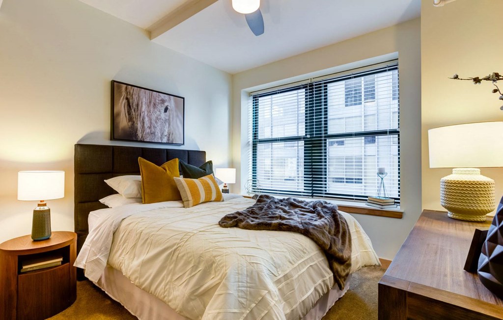 Spacious Bedroom With Comfortable Bed at Arcade Artist Apartments, St Louis, 63101