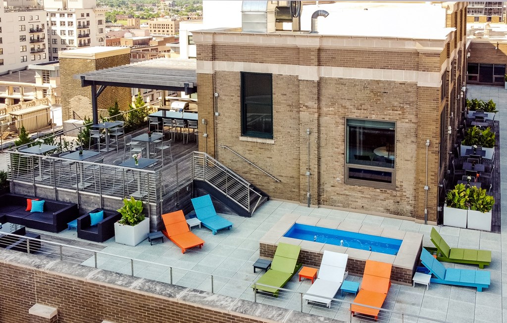 Rooftop with sitting area at Arcade Artist Apartments, St Louis, MO, 63101