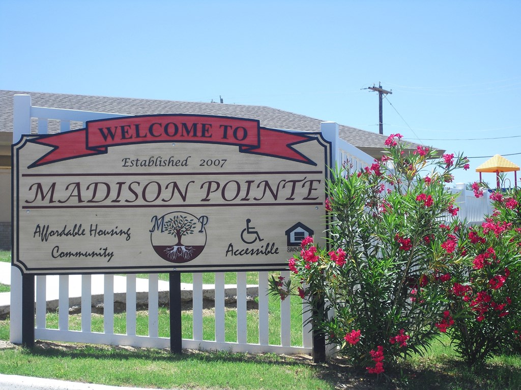 Dominium-Madison Pointe-Monument