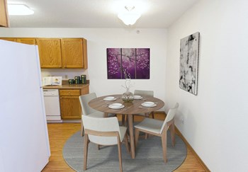 Dining Area - Photo Gallery 3