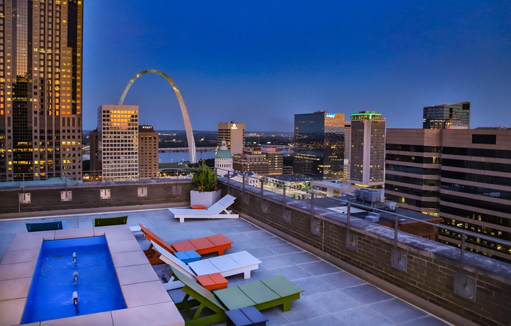 Rooftop with relaxing chair at Arcade Apartments, Missouri