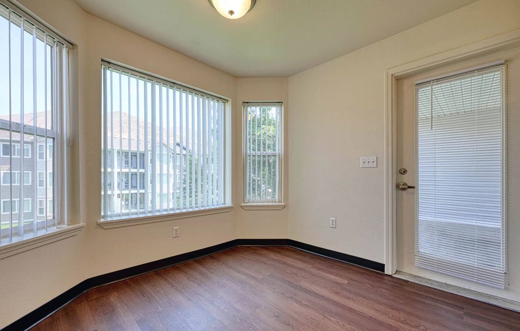 Balmoral_Apartment Dining Area