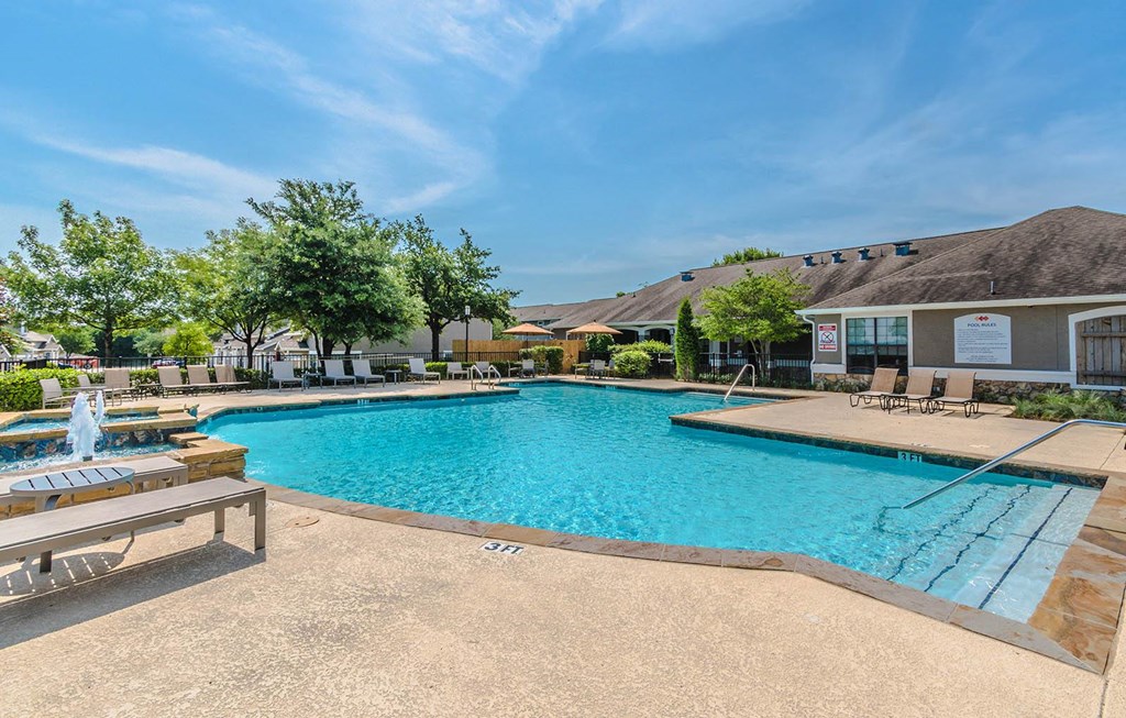 Beckley_Outdoor Swimming Pool