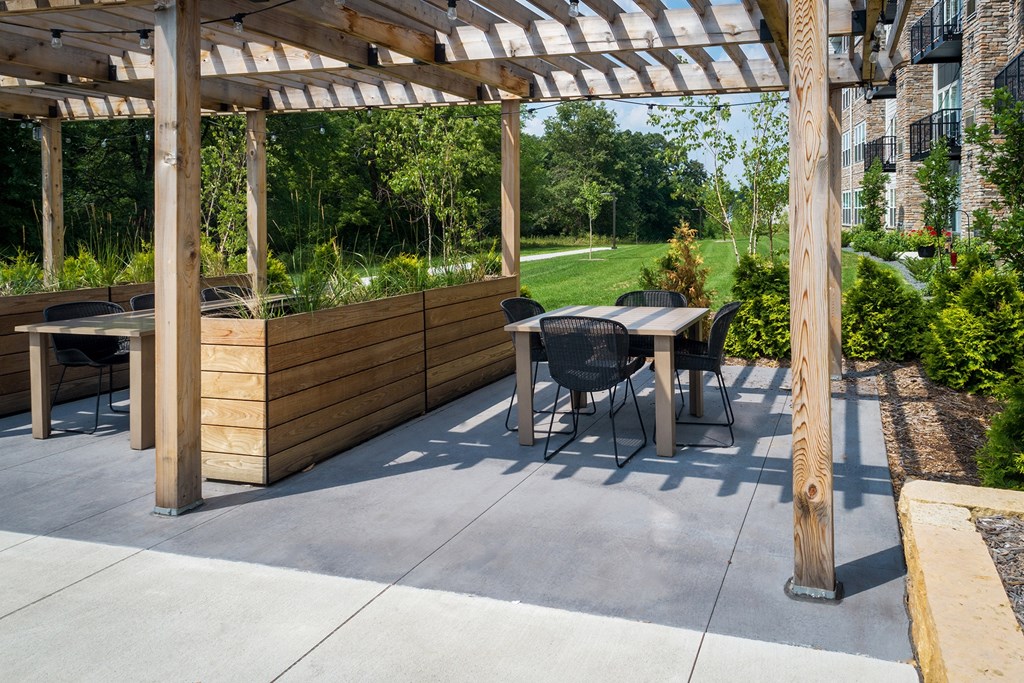 Picnic Area at The Bluffs at Liberty Glen, St. Cloud