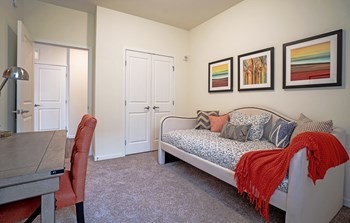 11001 Bren Road East 1-3 Beds Apartment, Affordable for Rent - Photo Gallery 2