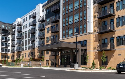 Dominium_Bren Road Station_Exterior buildingat Bren Road Station 55+ Apartments, Minnetonka, MN, 55343