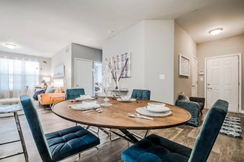 Dining Room - Photo Gallery 3