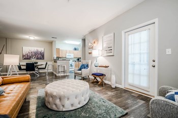 Living Room - Photo Gallery 5