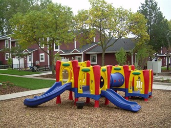 Cedar Hills_Outdoor Playground - Photo Gallery 5