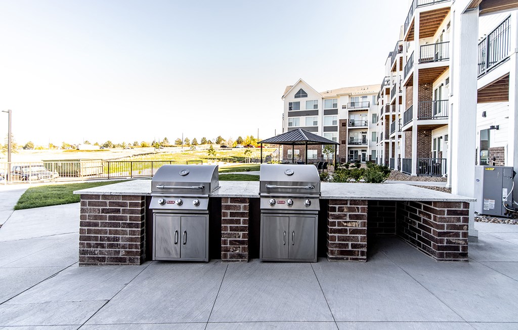 Dominium-Centennial Crossings-Grilling Area