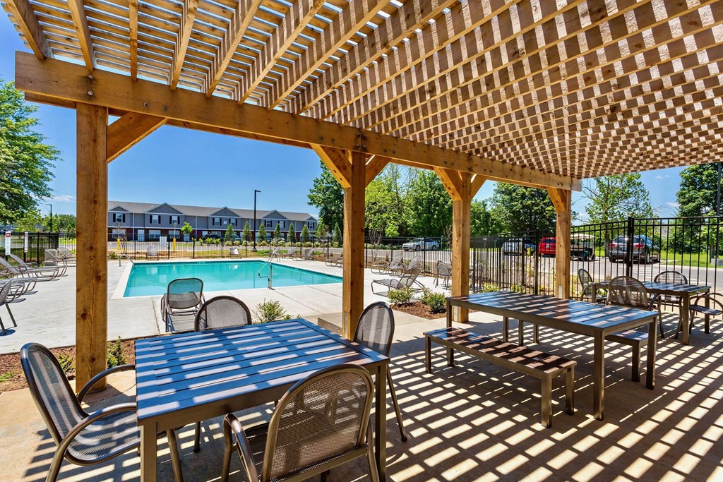 Outdoor Patio at Chariot Pointe Apartments, Murfreesboro, TN 37130