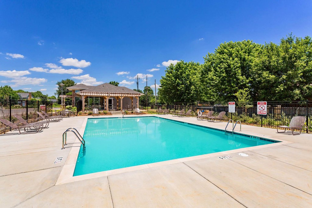 Pool View at Chariot Pointe Apartments, Tennessee