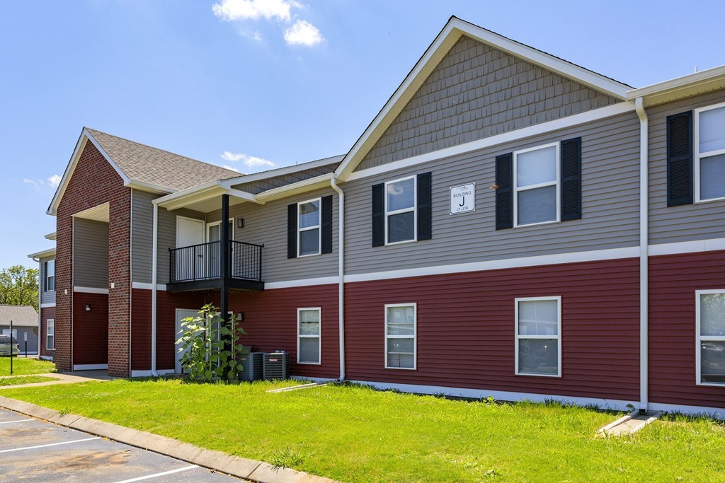 Exterior Green Space at Chariot Pointe Apartments, Murfreesboro