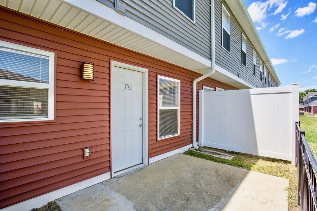 Patio at Chariot Pointe Apartments, Murfreesboro, TN 37130