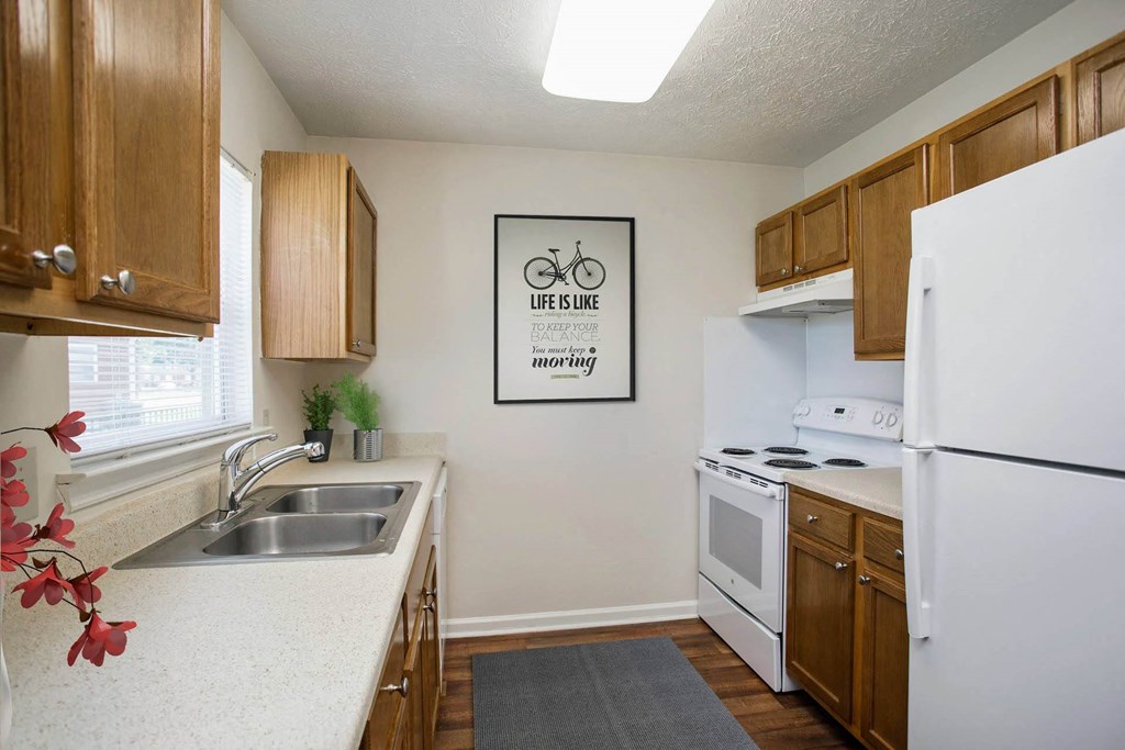 Kitchen at Chariot Pointe Apartments, Tennessee