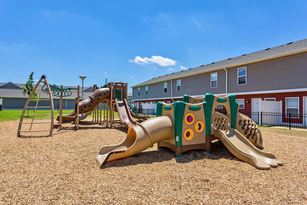 Open Play Area at Chariot Pointe Apartments, Tennessee
