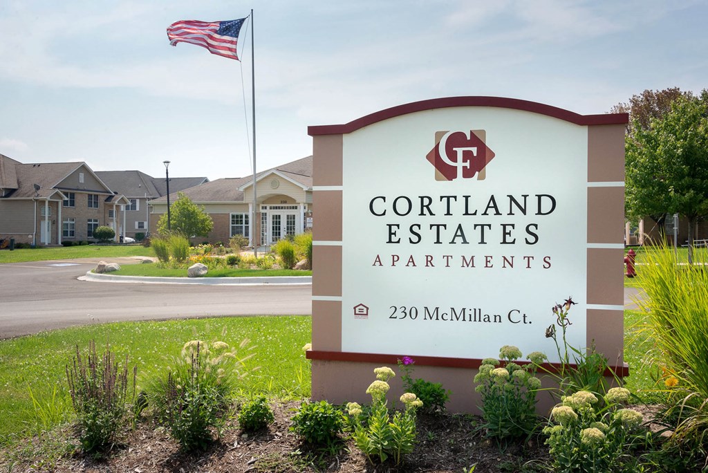 Cortland Estates_Monument